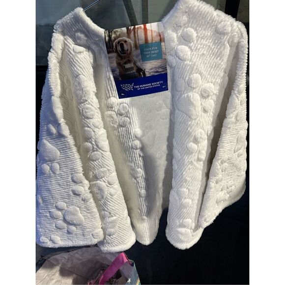 Humane society white faux fur paw print tree skirt - Picture 1 of 7